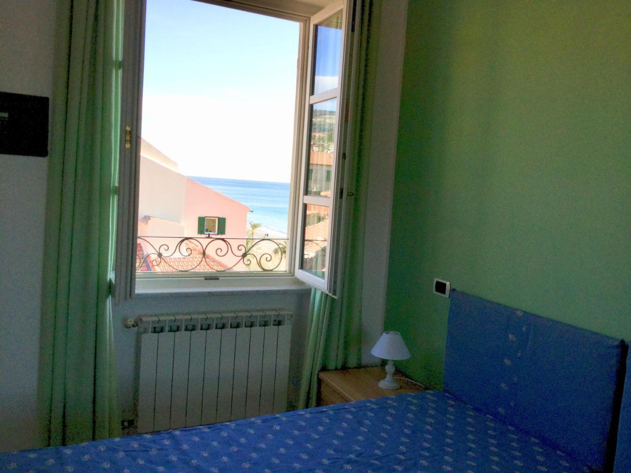 La Villetta Appartamenti Per Vacanze Finale Ligure Bagian luar foto