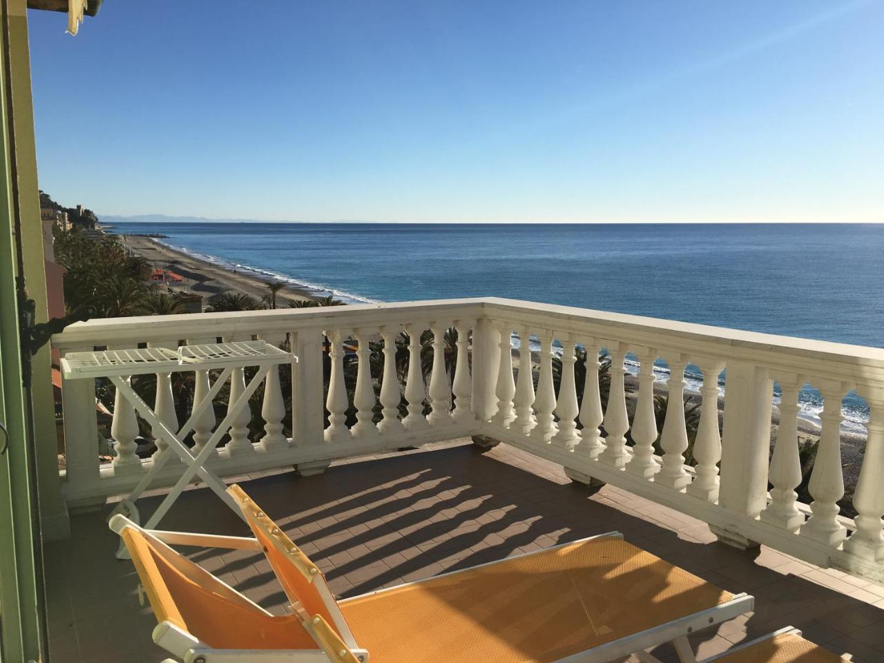 La Villetta Appartamenti Per Vacanze Finale Ligure Bagian luar foto