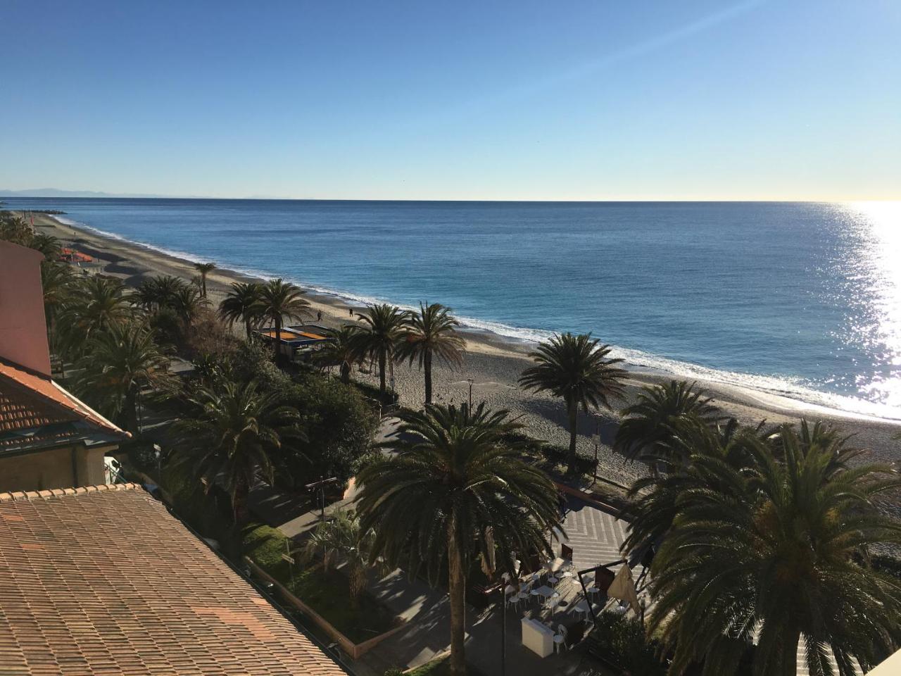 La Villetta Appartamenti Per Vacanze Finale Ligure Bagian luar foto