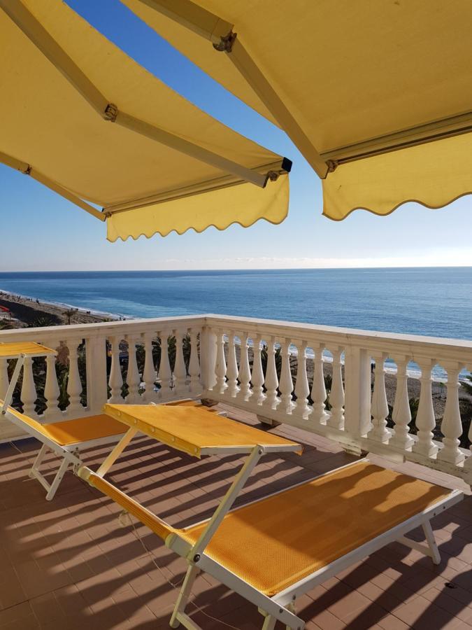 La Villetta Appartamenti Per Vacanze Finale Ligure Bagian luar foto